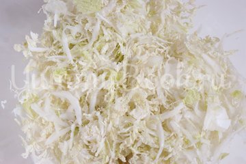 Салат из пекинской капусты, курицы и шампиньонов - шаг 1