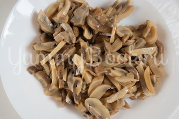 Салат из пекинской капусты, курицы и шампиньонов - шаг 3