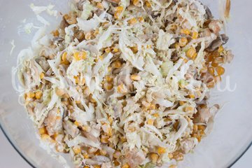 Салат из пекинской капусты, курицы и шампиньонов - шаг 5