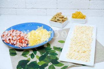 Крабовый салат «Новинка» - шаг 3