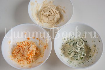 Бутерброды с ароматным маслом и сельдью - шаг 2