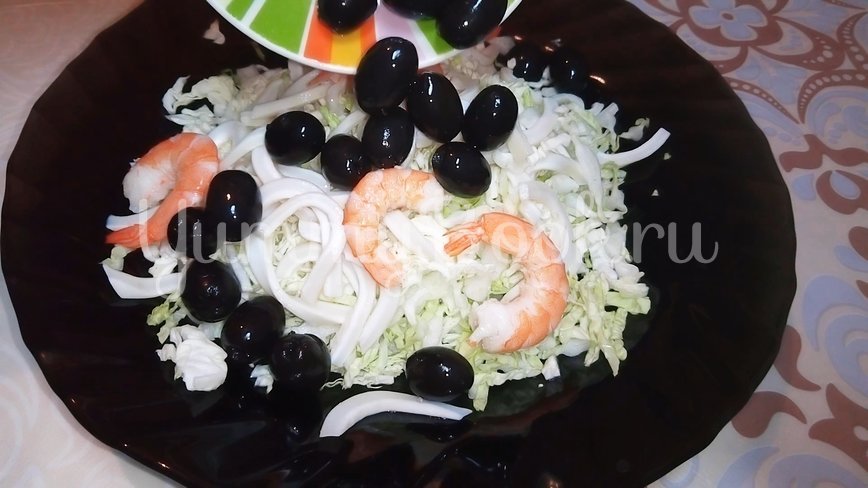 Новогодний салат с морепродуктами без майонеза - шаг 3