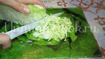 Новогодний салат с морепродуктами без майонеза - шаг 2