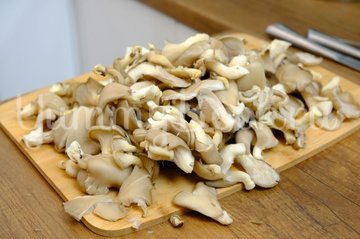 Маринованные вешенки или шампиньоны - шаг 1