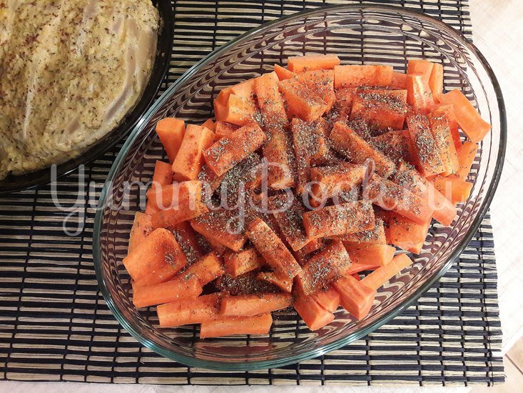 Запечённые куриные грудки с морковью - шаг 4