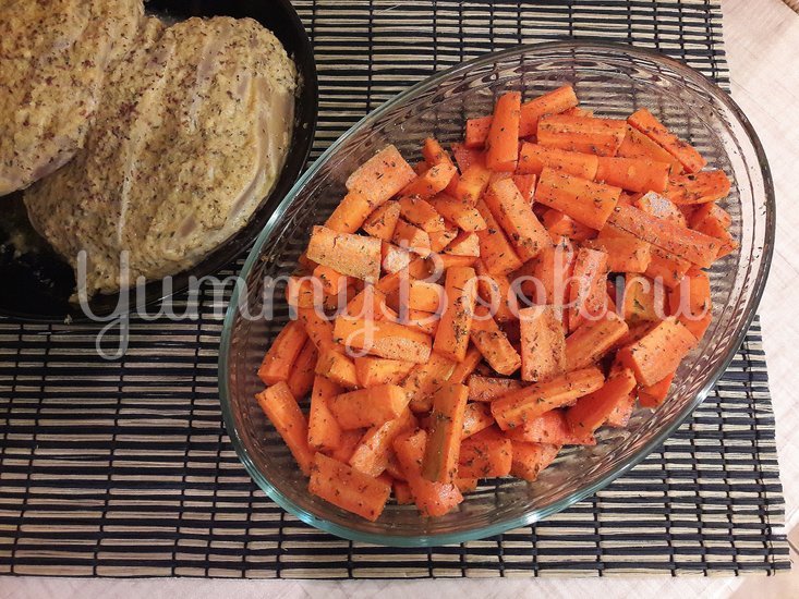 Запечённые куриные грудки с морковью - шаг 5