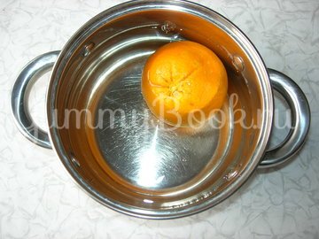 Апельсиновый пирог с кусочками молочного шоколада - шаг 1