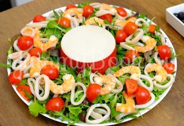 Салат с кальмарами, креветками и новым соусом - шаг 4