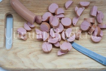 Суп с колбасой в мультиварке - шаг 2