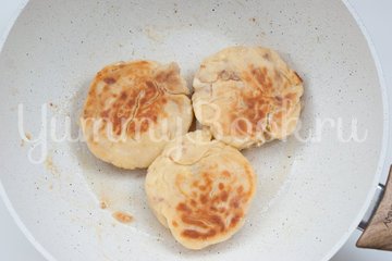 Сырники с ягодами - шаг 6