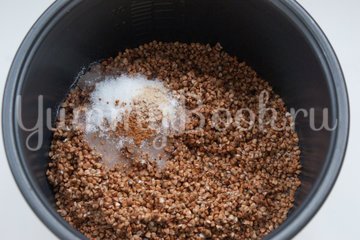 Пряная гречневая каша на молоке в мультиварке - шаг 1