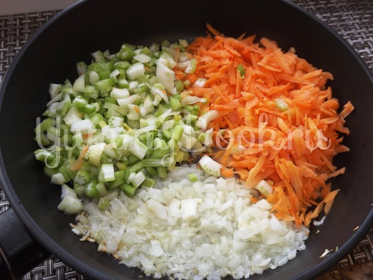 Пряный гороховый суп-похлебка с овощами и копчеными ребрышками - шаг 5