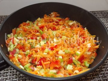 Пряный гороховый суп-похлебка с овощами и копчеными ребрышками - шаг 7