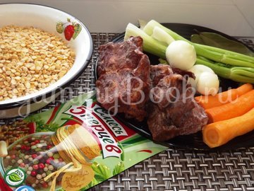 Пряный гороховый суп-похлебка с овощами и копчеными ребрышками - шаг 1