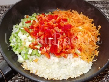 Пряный гороховый суп-похлебка с овощами и копчеными ребрышками - шаг 6