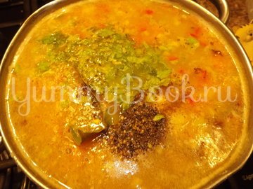 Пряный гороховый суп-похлебка с овощами и копчеными ребрышками - шаг 11