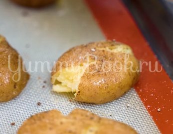 Хрустящая раздавленная картошка в духовке - шаг 3