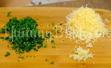 Куриный рулет с грибами и сыром - шаг 4