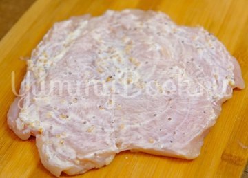 Куриный рулет с грибами и сыром - шаг 1