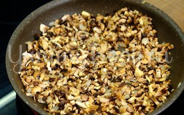 Куриный рулет с грибами и сыром - шаг 3