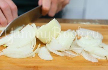 Минтай в сливочно-луковом соусе - шаг 2