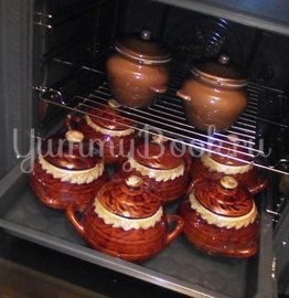 Свинина с овощами в горшочке - шаг 11