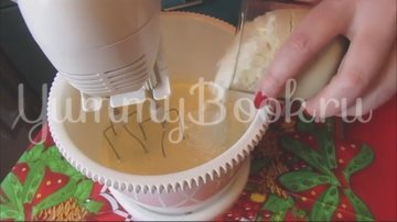 Торт на сгущенке со сметанным кремом и черносливом - шаг 3