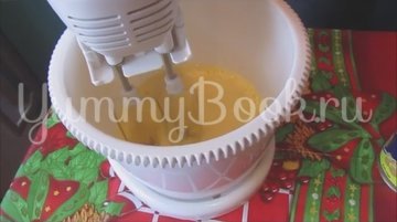 Торт на сгущенке со сметанным кремом и черносливом - шаг 2