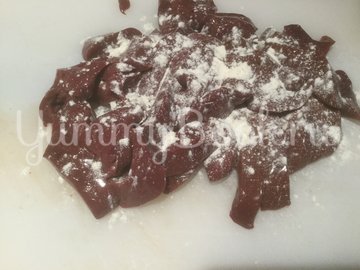 Индюшачья печень в горшочках - шаг 1