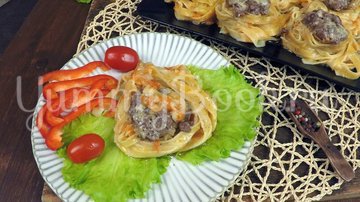 Гнезда с фаршем на сковородке - шаг 11