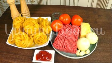 Гнезда с фаршем на сковородке - шаг 1