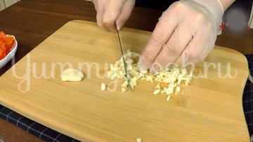 Гнезда с фаршем на сковородке - шаг 3