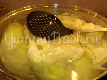 Голубцы с куриным фаршем и творогом в духовке - шаг 2