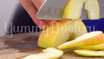 Шарлотка с яблоками из 5 ингредиентов - шаг 1