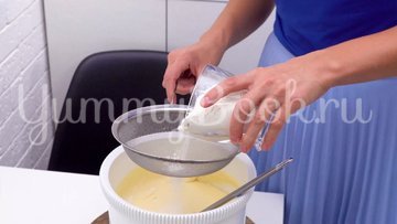 Шарлотка с яблоками из 5 ингредиентов - шаг 3