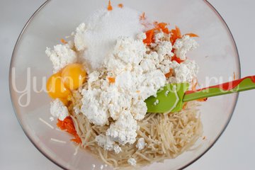 Запеканка с тыквой, вермишелью и творогом в мультиварке - шаг 3