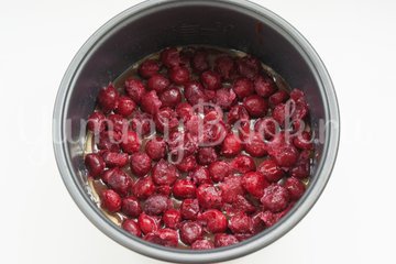 Кекс с какао и вишней в мультиварке - шаг 6