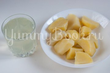 Дрожжевые картофельные булочки с луком - шаг 1