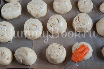 Дрожжевые картофельные булочки с луком - шаг 12