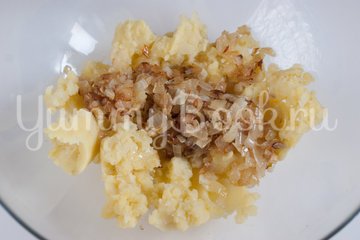 Дрожжевые картофельные булочки с луком - шаг 3