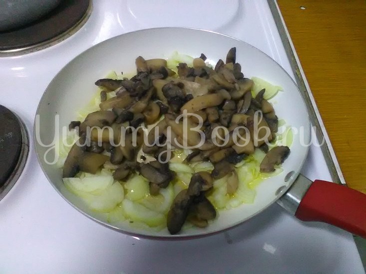 Картошка с грибами, тушенная в сметане - шаг 5