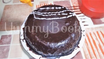 Шоколадный торт с вишней и кремом - шаг 7