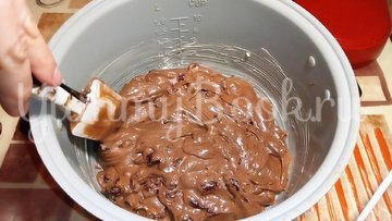 Шоколадный торт с вишней и кремом - шаг 4