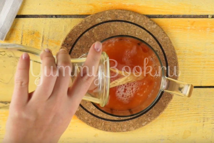 Макароны с фаршем в томатном соусе на сковороде  - шаг 2