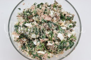 Рыбный пирог из слоёного теста - шаг 1