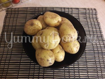 Запечённый фаршированный картофель с копчёной грудкой - шаг 1