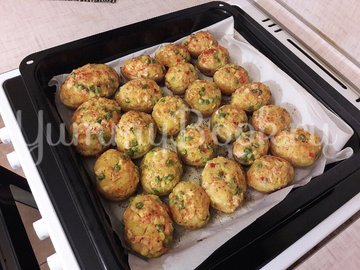 Запечённый фаршированный картофель с копчёной грудкой - шаг 11