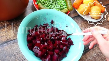Винегрет с огурцом и горошком - шаг 2