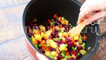 Винегрет с огурцом и горошком - шаг 5