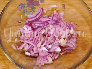 Винегрет с красной фасолью и маринованным луком - шаг 2